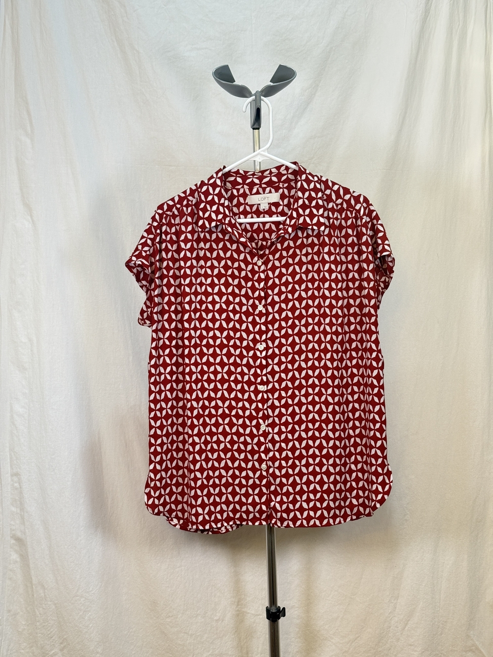 LOFT Red & White Geometric Short-Sleeve Button-Up Blouse